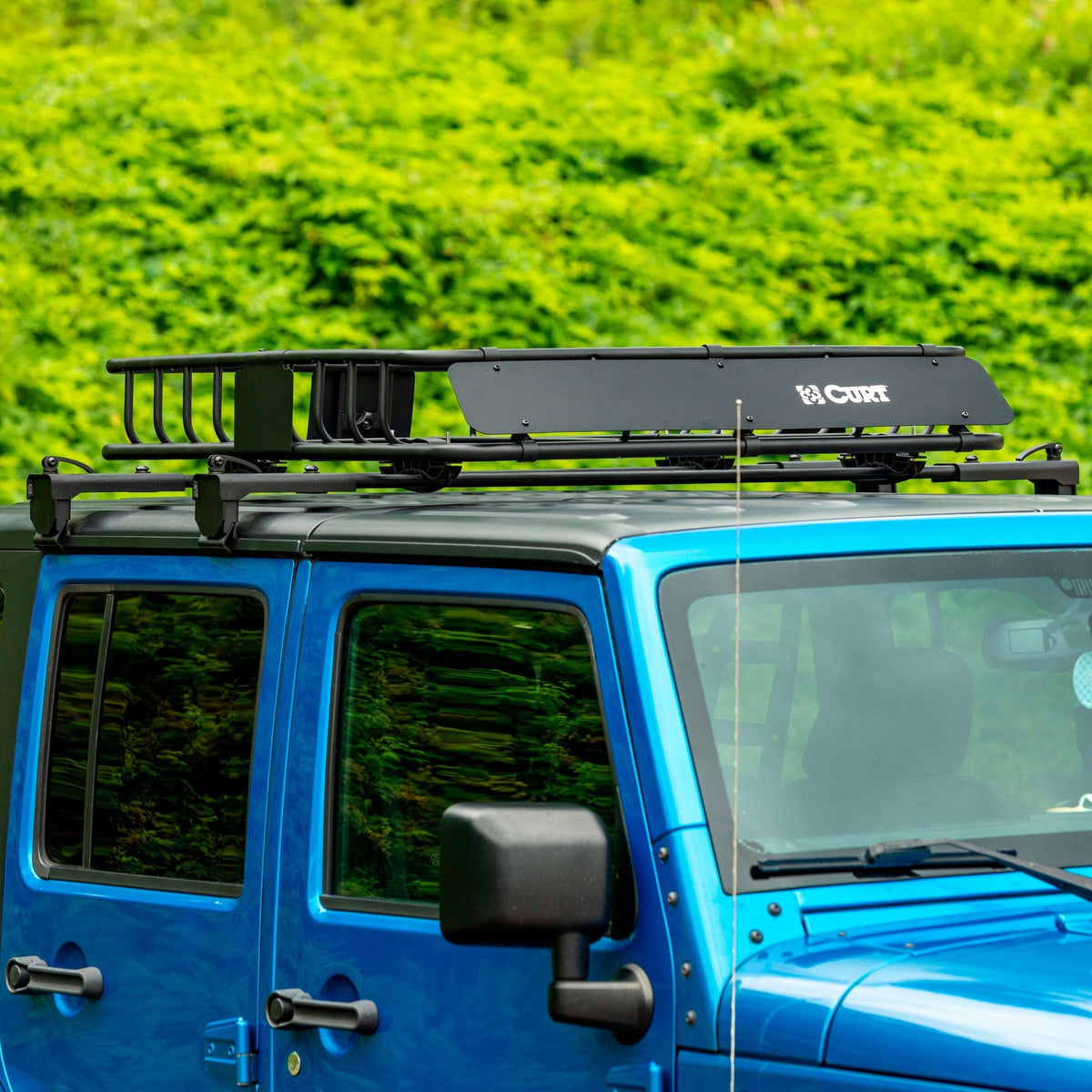 CURT 18119 Quick-Release Roof Rack Crossbars, Black Steel, Select Jeep Wrangler JK