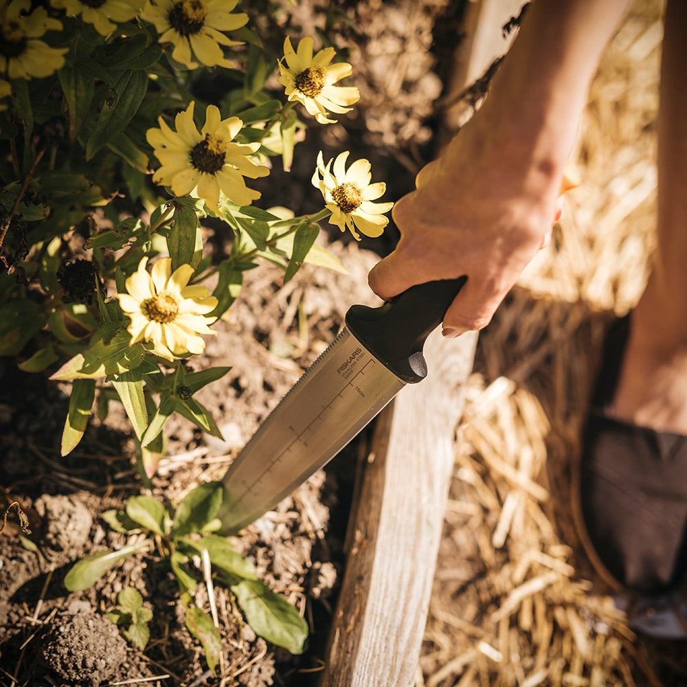 Fiskars Stainless-Steel Dual-Edged Garden Hori Hori Knife with Sheath