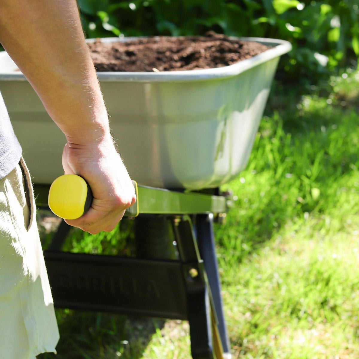 Gorilla Heavy-Duty Easy Pivot/Dump Steel Tub Wheelbarrow, Steel Tray, 6-cu-ft