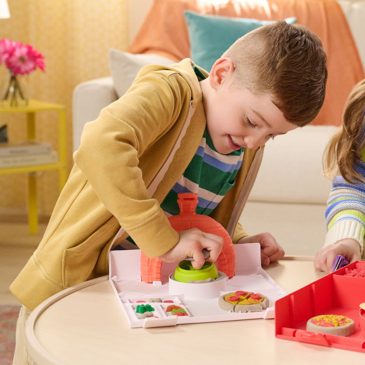 Kinetic Sand 4-Colour SquishPizza Set with Rising Action